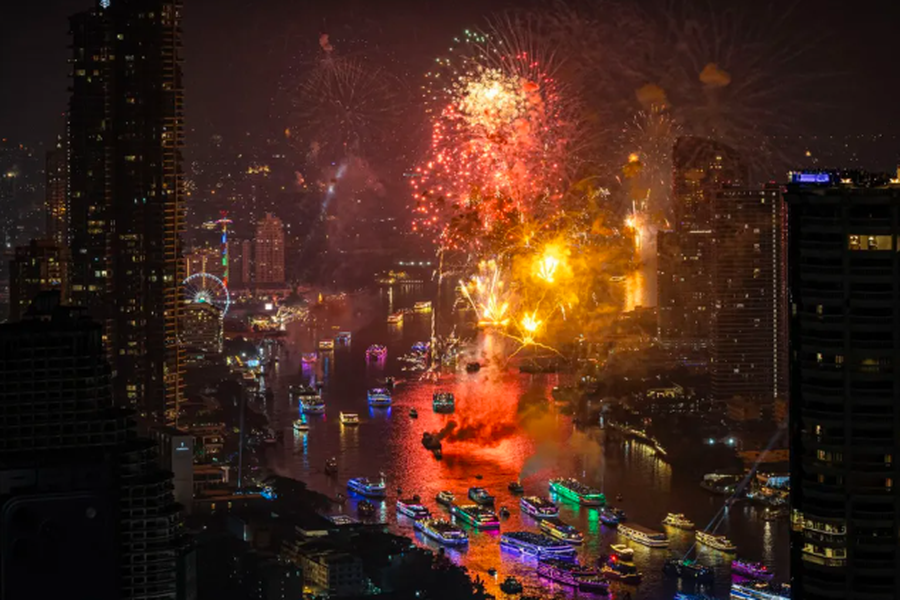 P&euml;rmes fotove: Festimet e Vitit t&euml; Ri n&euml; mbar&euml; bot&euml;n