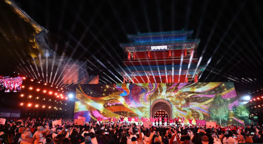 P&euml;rmes fotove: Festimet e Vitit t&euml; Ri n&euml; mbar&euml; bot&euml;n