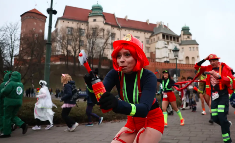 P&euml;rmes fotove: Festimet e Vitit t&euml; Ri n&euml; mbar&euml; bot&euml;n