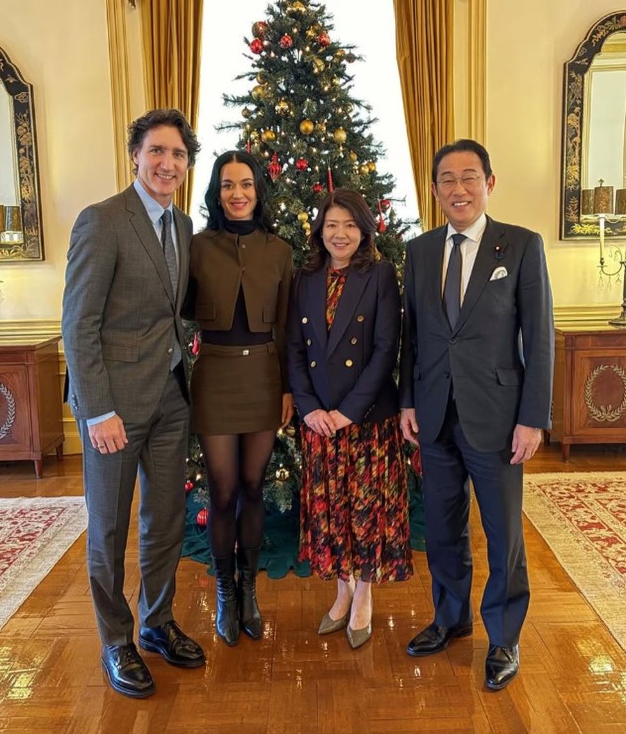 Veshja e tmerrshme e Katy Perry-t p&euml;rball&euml; liderit bot&euml;ror