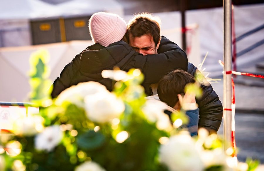 P&euml;rmes fotove: Bota n&euml; nj&euml; jav&euml;