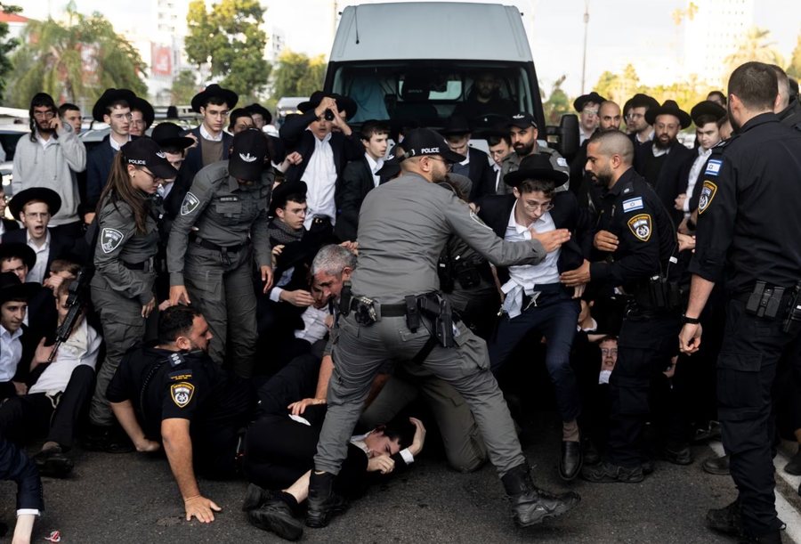 P&euml;rmes fotove: Bota n&euml; nj&euml; jav&euml;