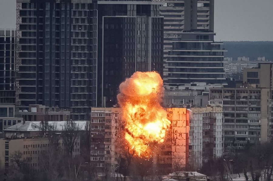 P&euml;rmes fotove: Bota n&euml; nj&euml; jav&euml;