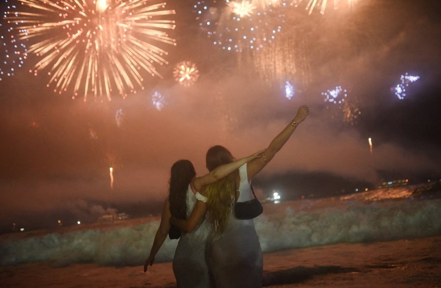 P&euml;rmes fotove: Bota n&euml; nj&euml; jav&euml;