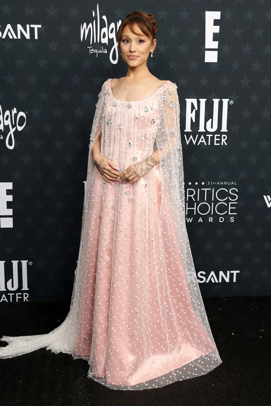 &Ccedil;&rsquo;vesh&euml;n yjet n&euml; tapetin e kuq t&euml; Critics Choice