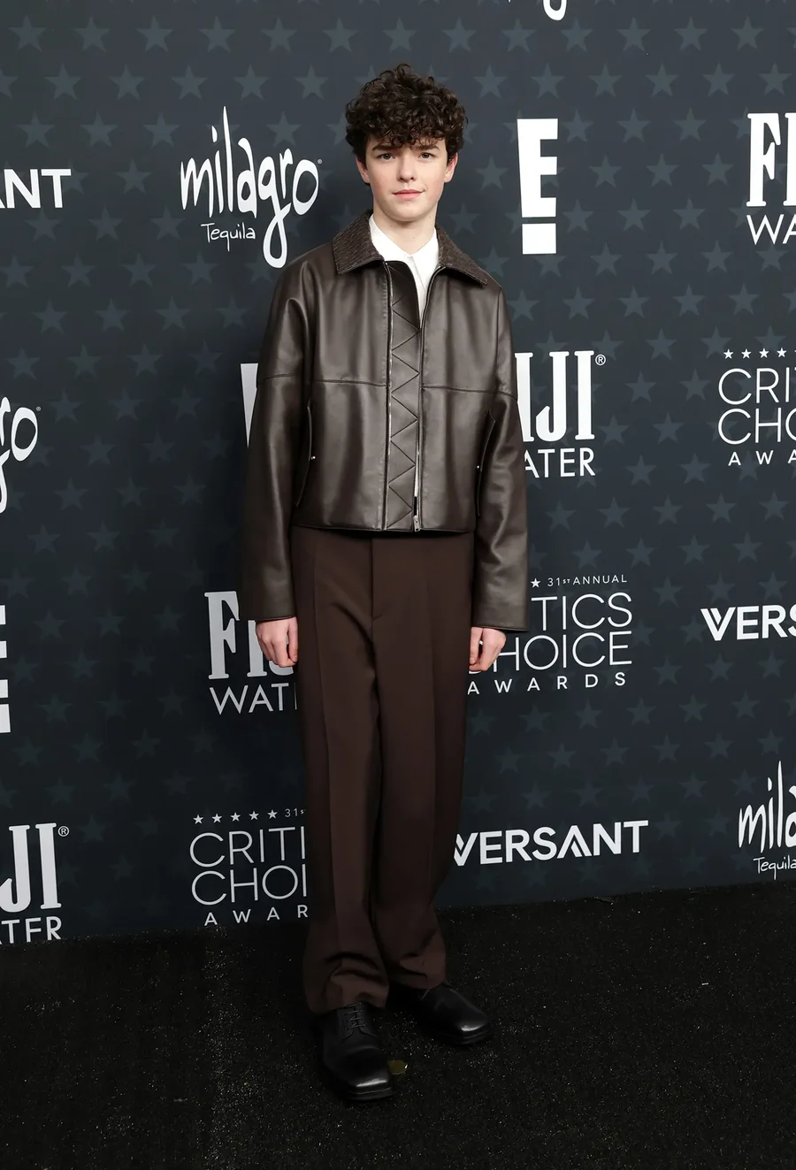 &Ccedil;&rsquo;vesh&euml;n yjet n&euml; tapetin e kuq t&euml; Critics Choice