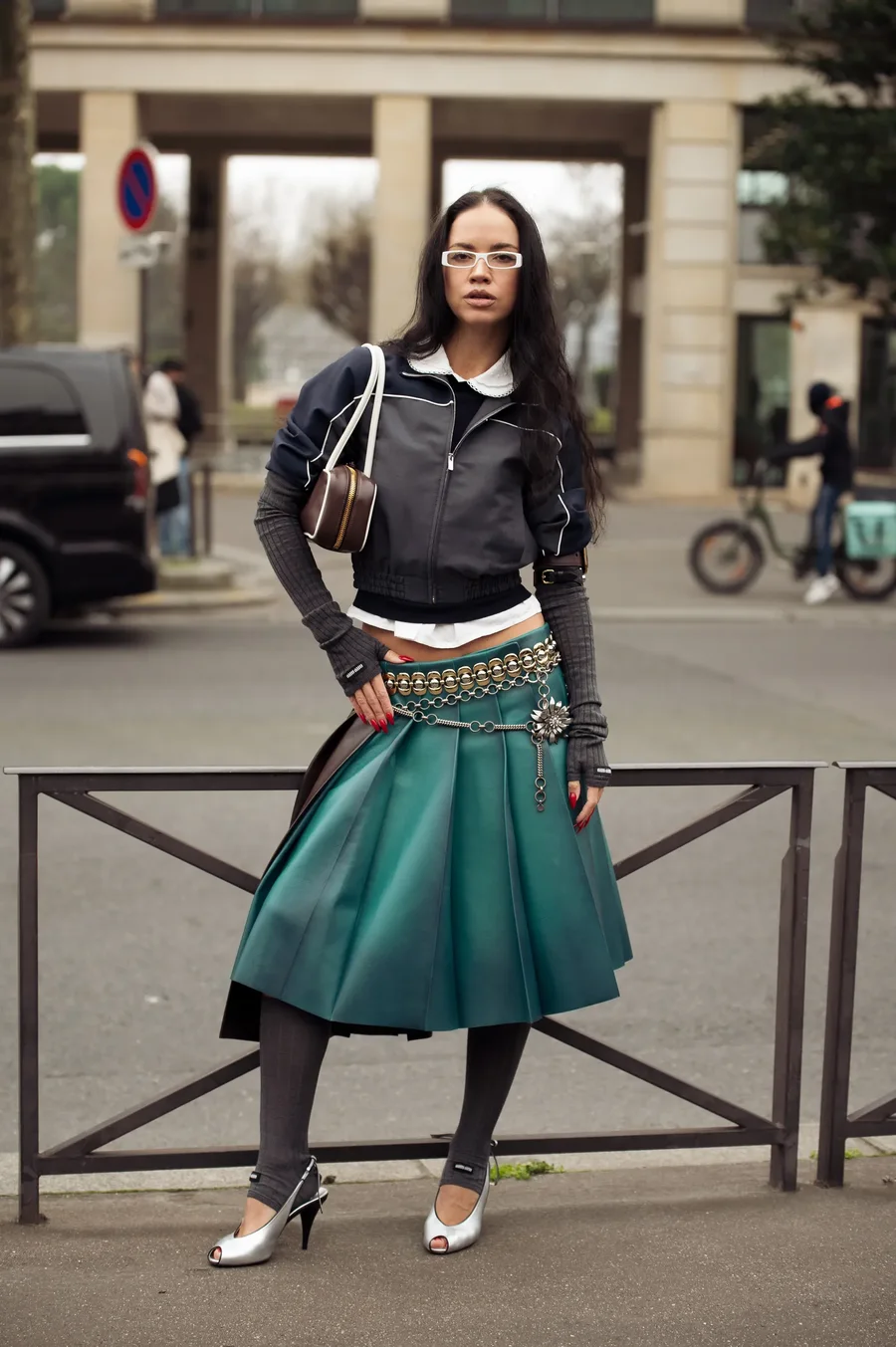 &Ccedil;far&euml; t&euml; vesh&euml;sh me stre&ccedil;et p&euml;r t'u dukur