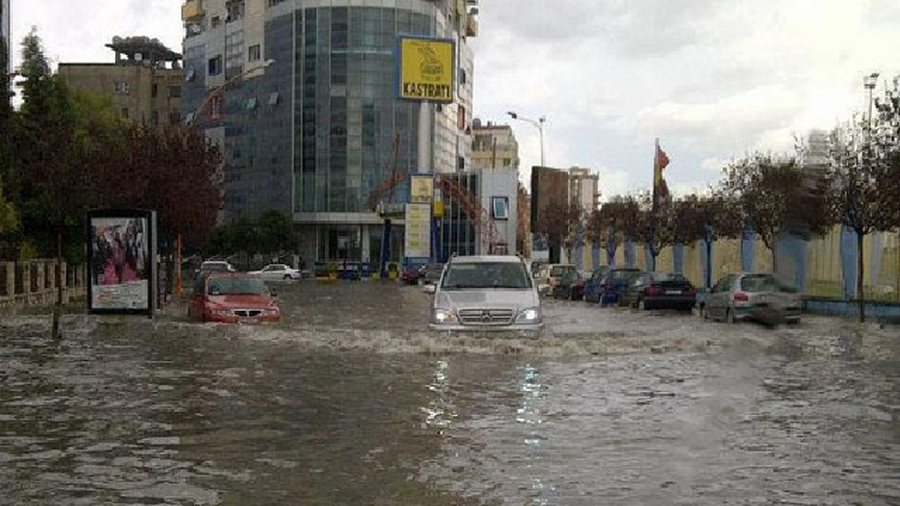 P&euml;rmbytjet n&euml; Shqip&euml;ri: Viktima e par&euml; n&euml; Durr&euml;s,