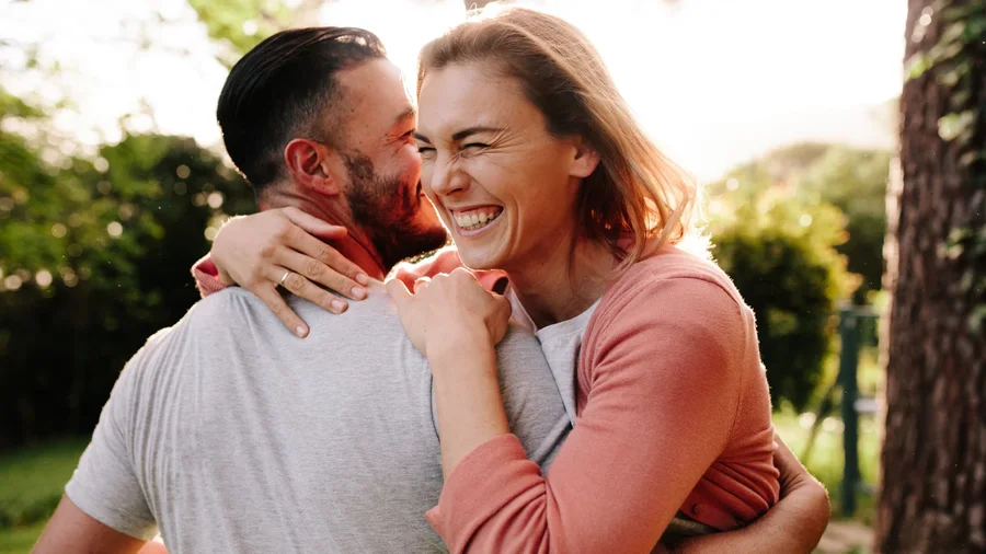 Nëse gruaja jote ka ndonjë nga këto zakone, urime, ke fituar