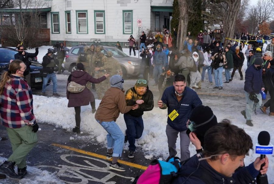 P&euml;rmes fotove: Bota n&euml; nj&euml; jav&euml;