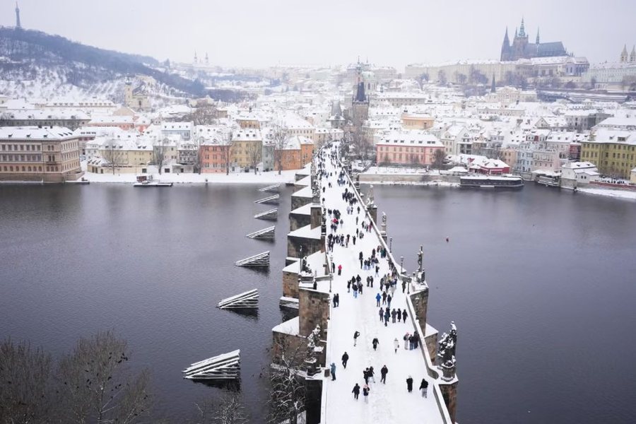 P&euml;rmes fotove: Bota n&euml; nj&euml; jav&euml;