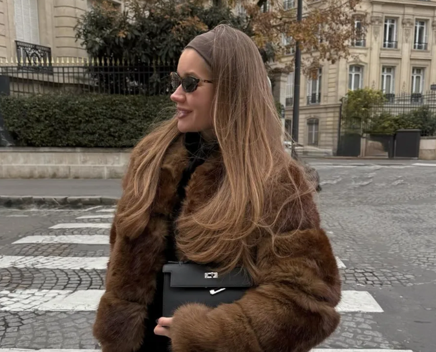 Trendi elegant q&euml; grat&euml; franceze po veshin me xhinset e tyre deri