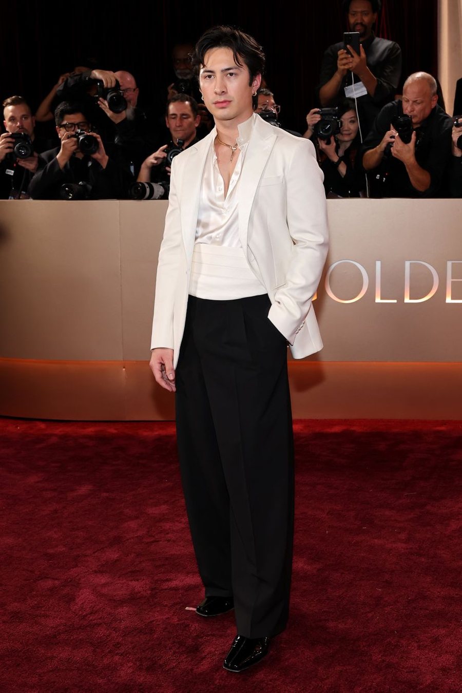 &Ccedil;far&euml; vesh&euml;n yjet n&euml; tapetin e kuq t&euml; Golden Globes