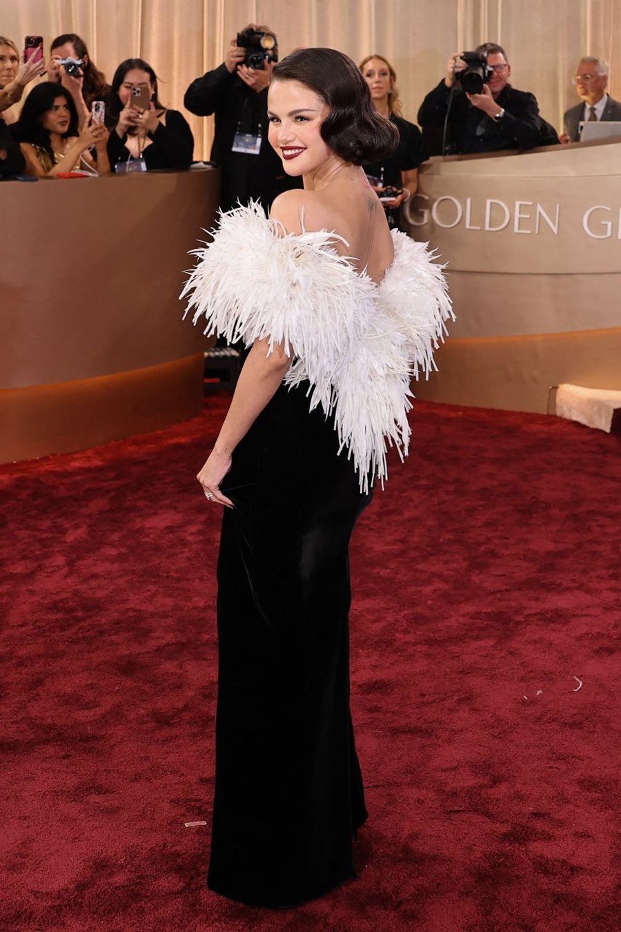 &Ccedil;far&euml; vesh&euml;n yjet n&euml; tapetin e kuq t&euml; Golden Globes