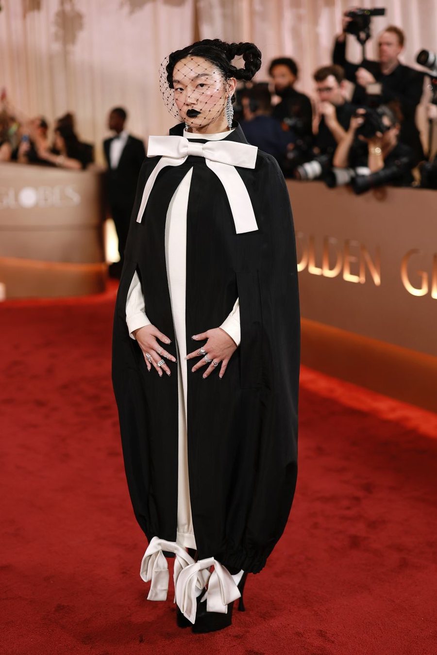 &Ccedil;far&euml; vesh&euml;n yjet n&euml; tapetin e kuq t&euml; Golden Globes