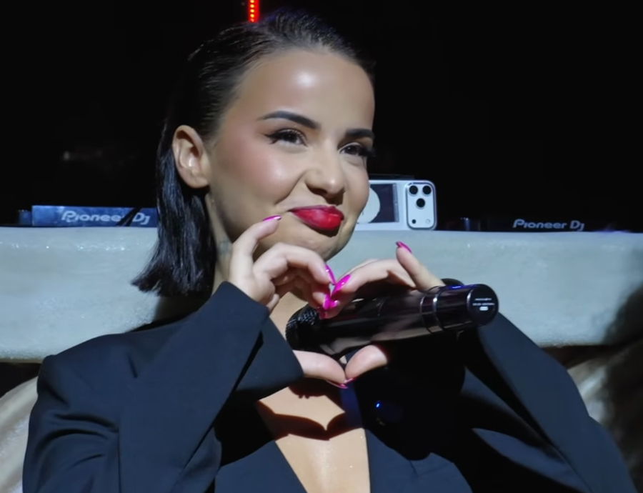 "Jo k&euml;ng&euml;tar dhe me pak bark!" Rina Balaj zbulon djalin