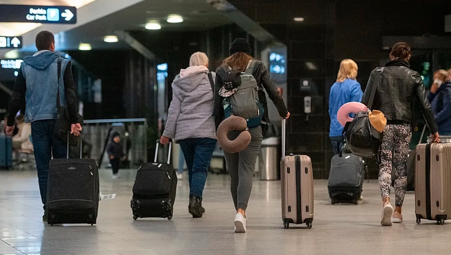 Lajme n&euml; pak minuta: &Ccedil;far&euml; po ndodh n&euml; bot&euml;