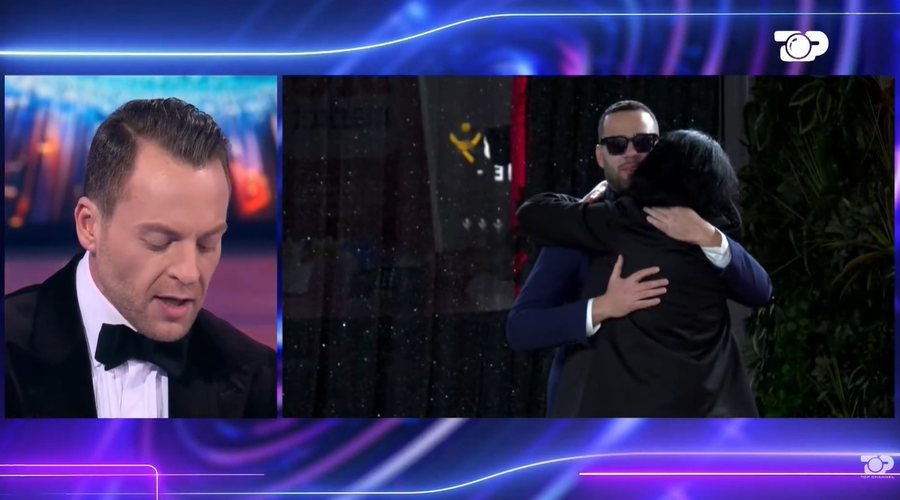 P&euml;r ty q&euml; fjete her&euml;t: Momentet ky&ccedil;e n&euml;