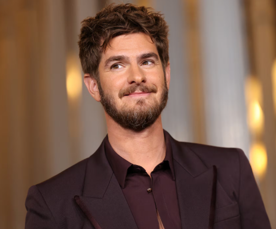 Aktori Andrew Garfield thuajse nuk njihet me stilin e ri t&euml; flok&euml;ve