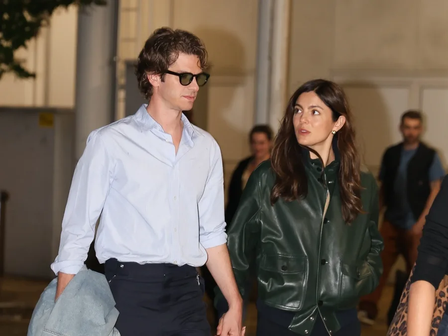 Aktori Andrew Garfield thuajse nuk njihet me stilin e ri t&euml; flok&euml;ve