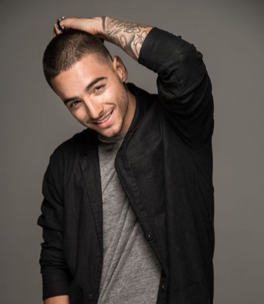 Maluma hoqi si rrall&euml;her&euml; mjekr&euml;n dhe interneti s'di si