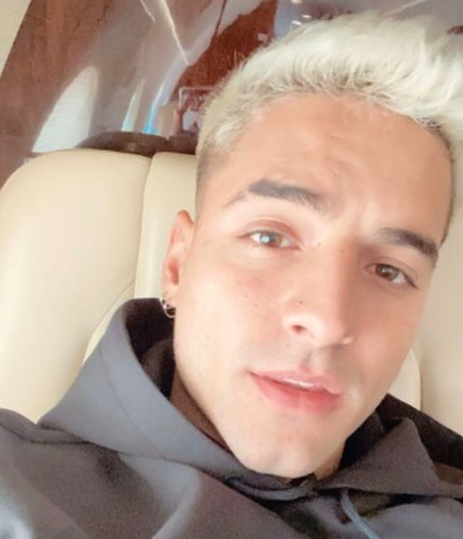 Maluma hoqi si rrall&euml;her&euml; mjekr&euml;n dhe interneti s'di si