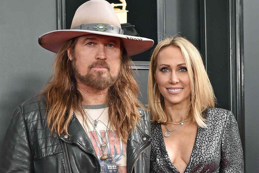 Tish Cyrus tregon se u &ldquo;vet&euml;mjekua&rdquo; me marijuan&euml; pas