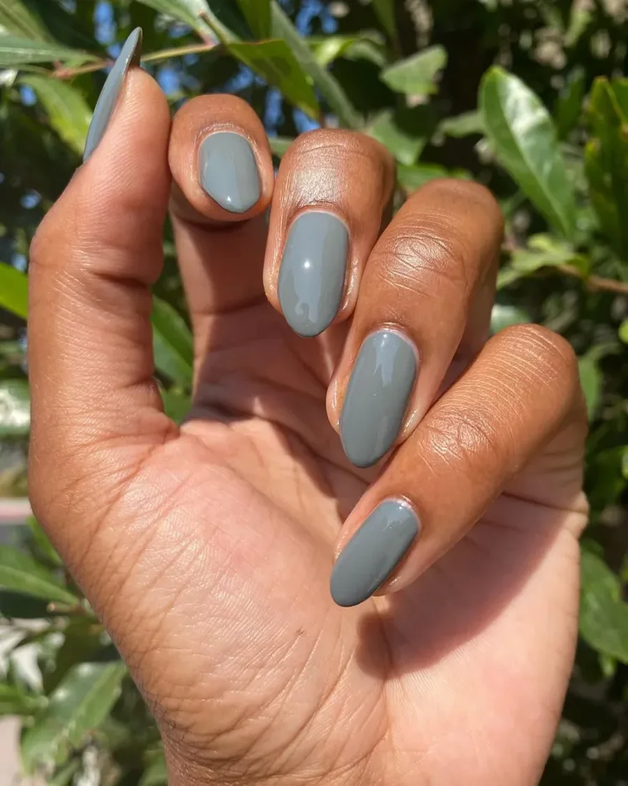 Mos rrini pa i provuar: 6 ngjyra magjep&euml;se p&euml;r thonjt&euml; e dimrit