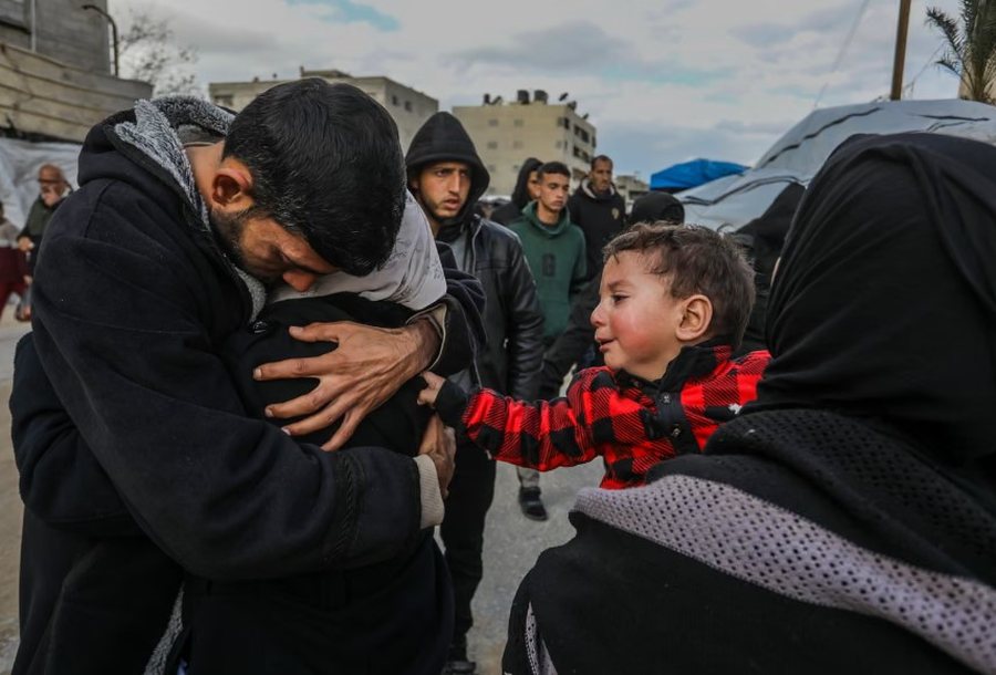 P&euml;rmes fotove: Bota n&euml; nj&euml; jav&euml;
