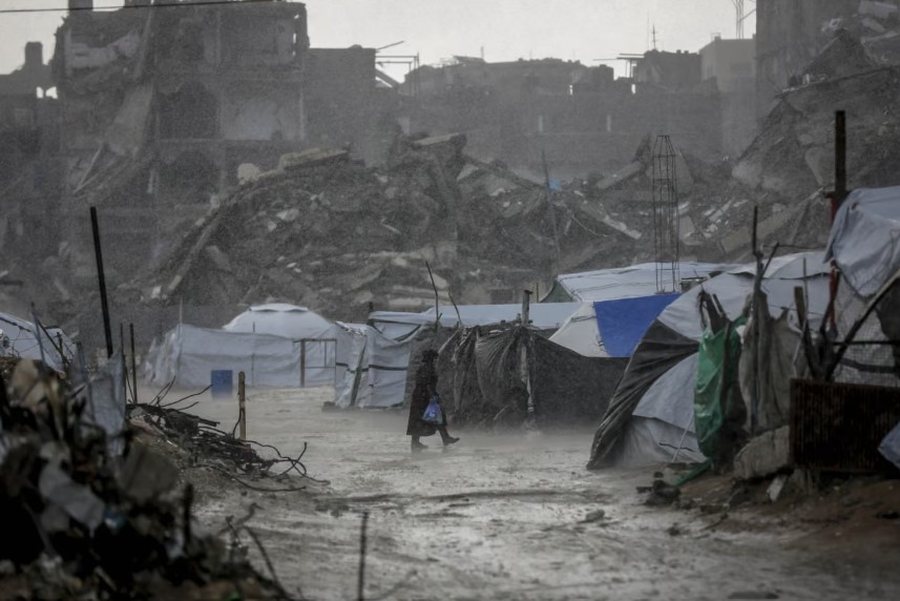 P&euml;rmes fotove: Bota n&euml; nj&euml; jav&euml;