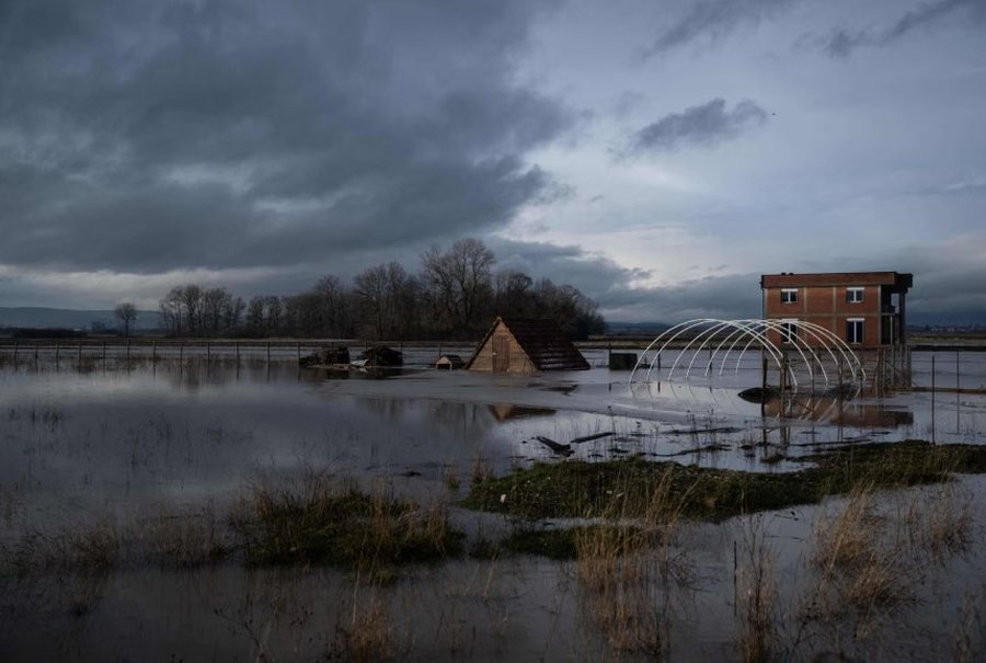 P&euml;rmes fotove: Bota n&euml; nj&euml; jav&euml;