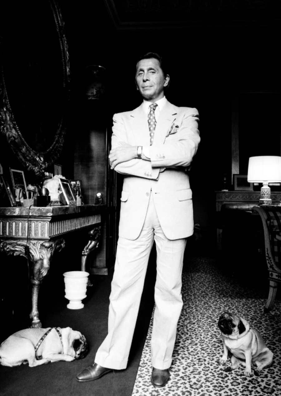 P&euml;rmes fotove: Jeta e legjend&euml;s italiane t&euml; mod&euml;s, Valentino