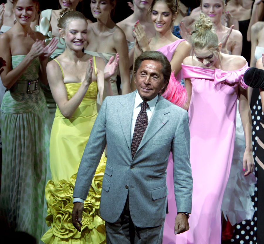 P&euml;rmes fotove: Jeta e legjend&euml;s italiane t&euml; mod&euml;s, Valentino