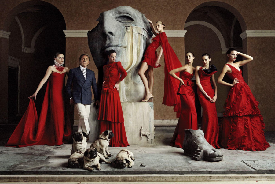 P&euml;rmes fotove: Jeta e legjend&euml;s italiane t&euml; mod&euml;s, Valentino