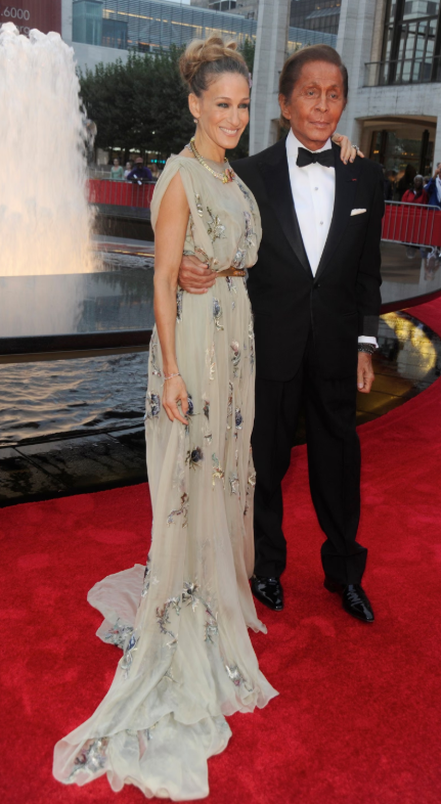 P&euml;rmes fotove: Jeta e legjend&euml;s italiane t&euml; mod&euml;s, Valentino