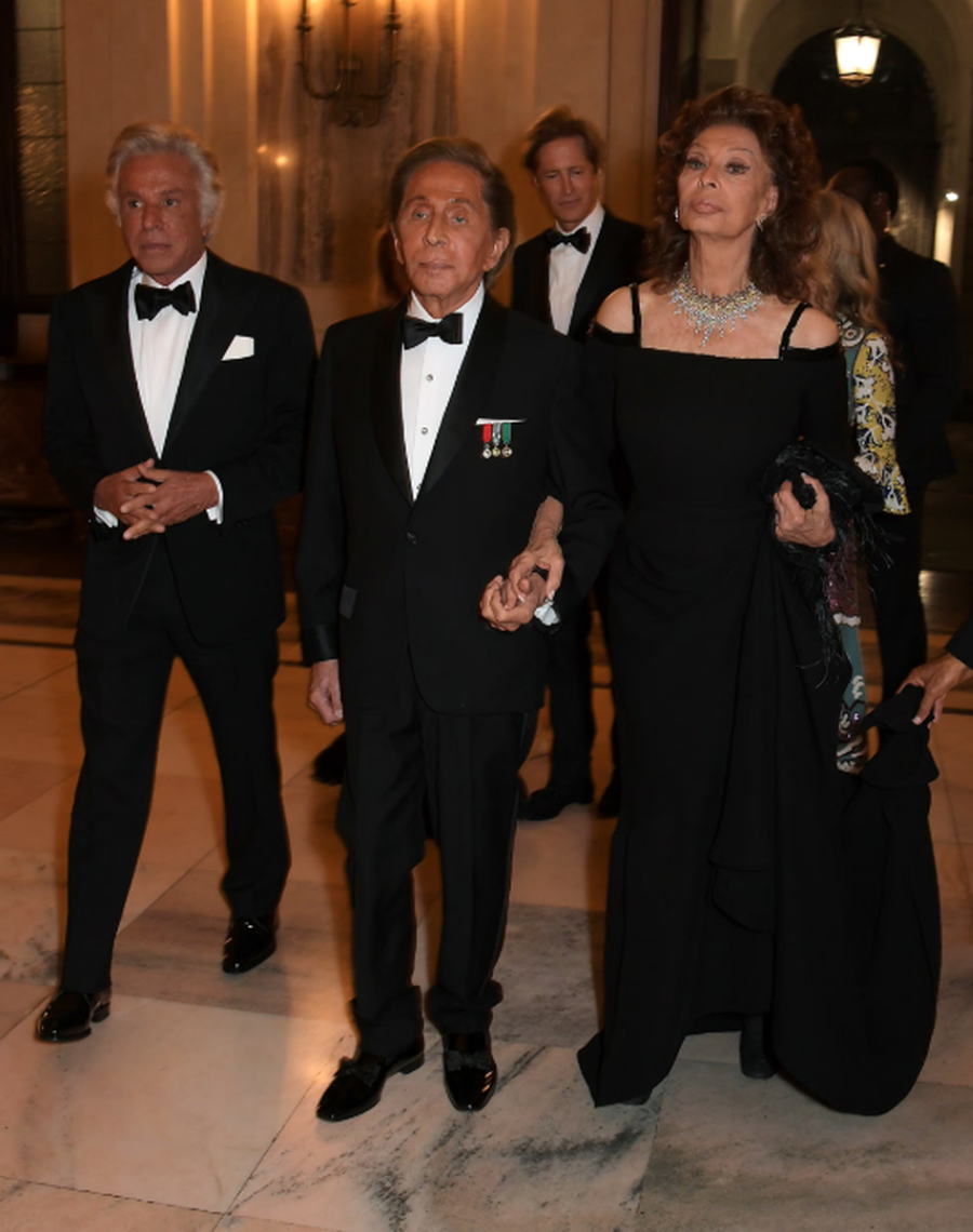 P&euml;rmes fotove: Jeta e legjend&euml;s italiane t&euml; mod&euml;s, Valentino