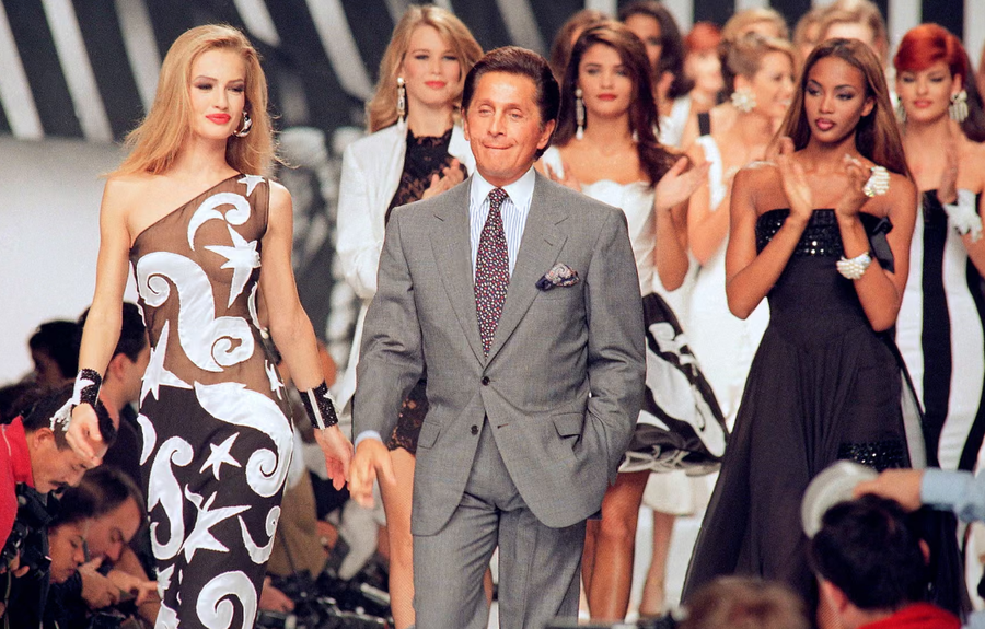 P&euml;rmes fotove: Jeta e legjend&euml;s italiane t&euml; mod&euml;s, Valentino