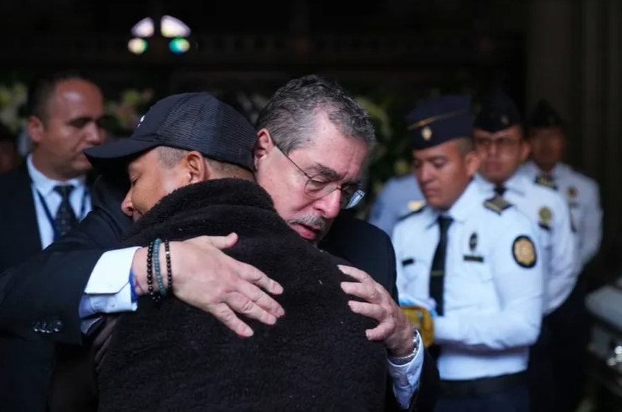 Lajme n&euml; pak minuta: &Ccedil;far&euml; po ndodh n&euml; bot&euml;