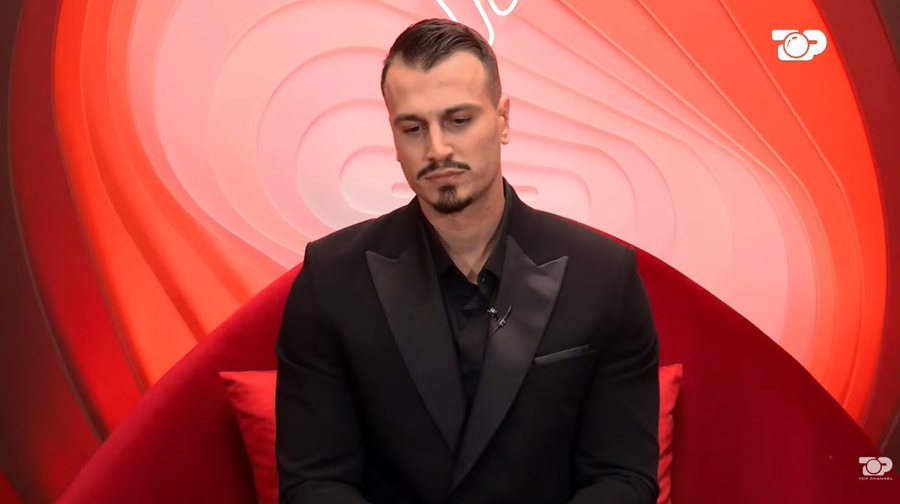 P&euml;r ty q&euml; fjete her&euml;t: Momentet ky&ccedil;e n&euml;