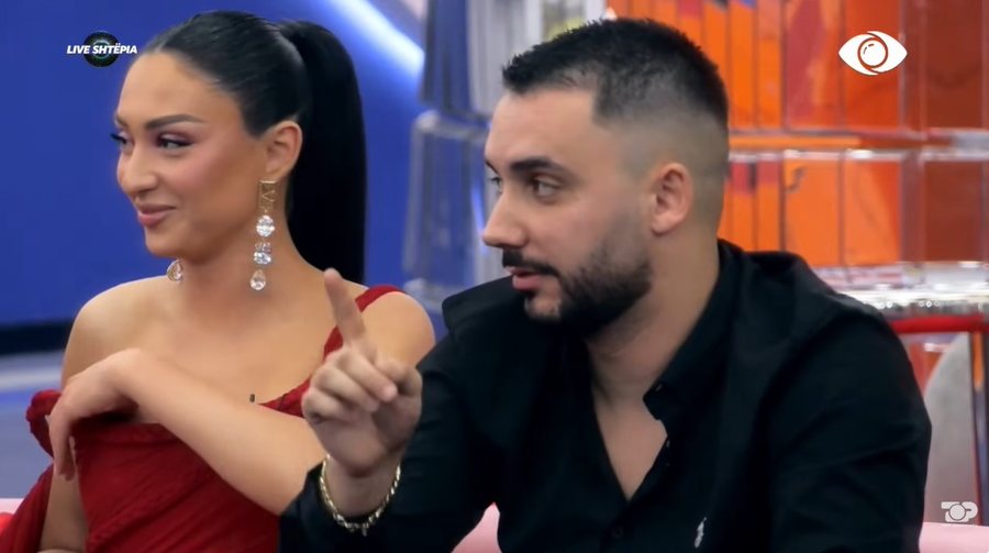 P&euml;r ty q&euml; fjete her&euml;t: Momentet ky&ccedil;e n&euml;