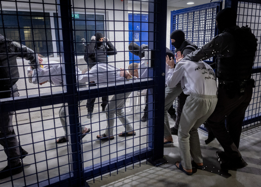 &ldquo;S'mund t&euml; heshtja&rdquo;: I burgosuri palestinez rr&euml;fen