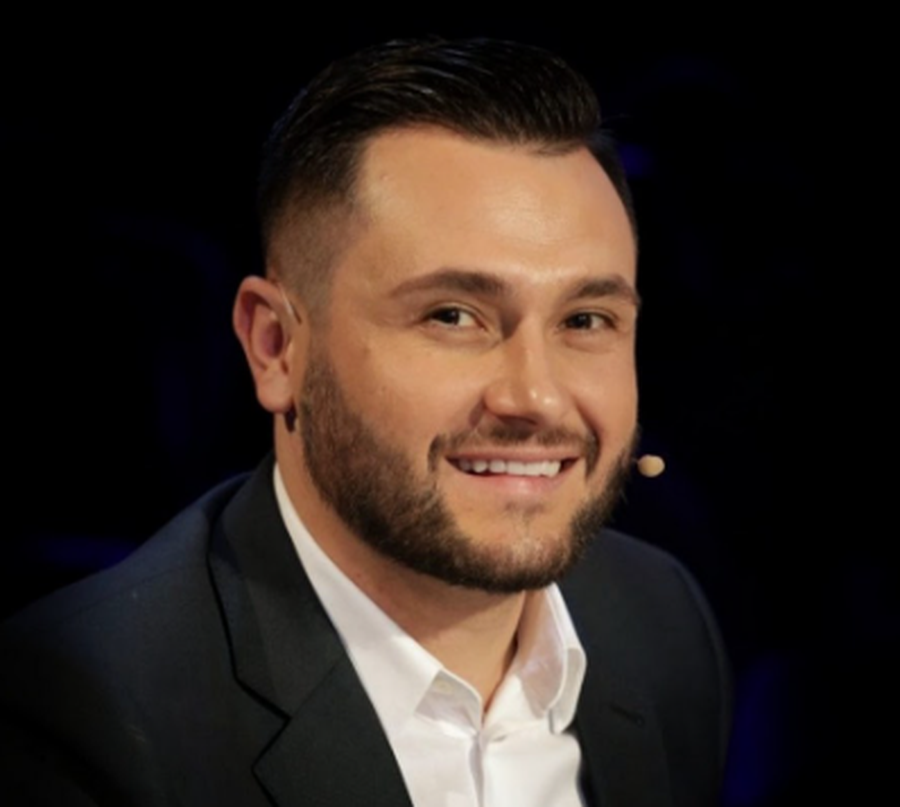 Bes Kallaku na prezantoi me partneren?