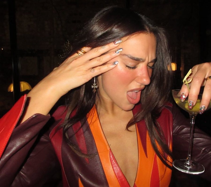 Dua Lipa krijoi aksidentalisht nj&euml; trend dhe u dashurua menj&euml;her&euml;