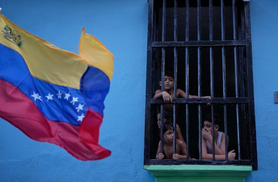 P&euml;rmes fotove: Bota n&euml; nj&euml; jav&euml;