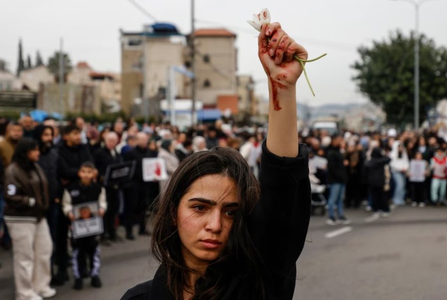 P&euml;rmes fotove: Bota n&euml; nj&euml; jav&euml;