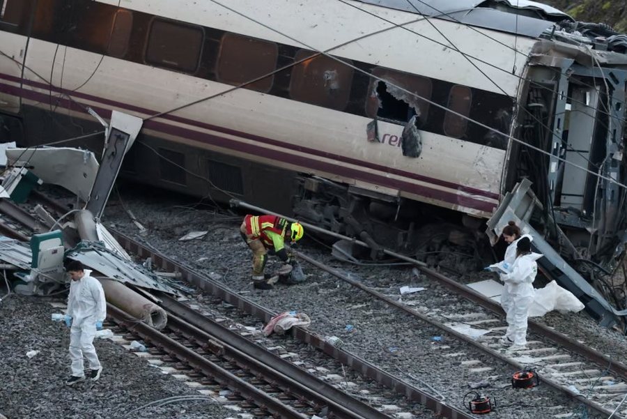 P&euml;rmes fotove: Bota n&euml; nj&euml; jav&euml;