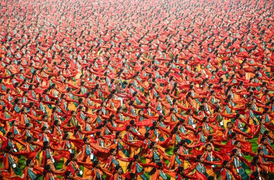 P&euml;rmes fotove: Bota n&euml; nj&euml; jav&euml;