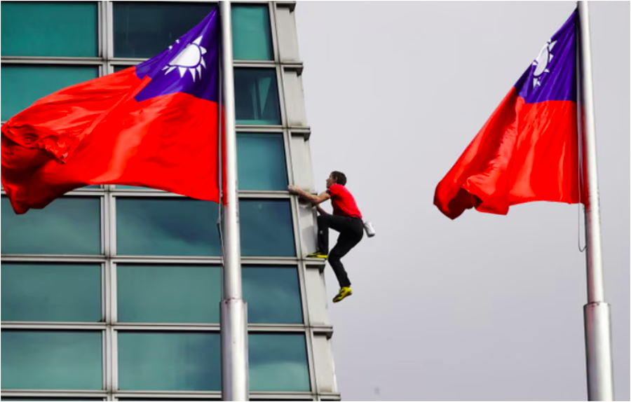 Pa litar, pa pajisje sigurie: alpinisti ngjit rrokaqiellin 508 metra të