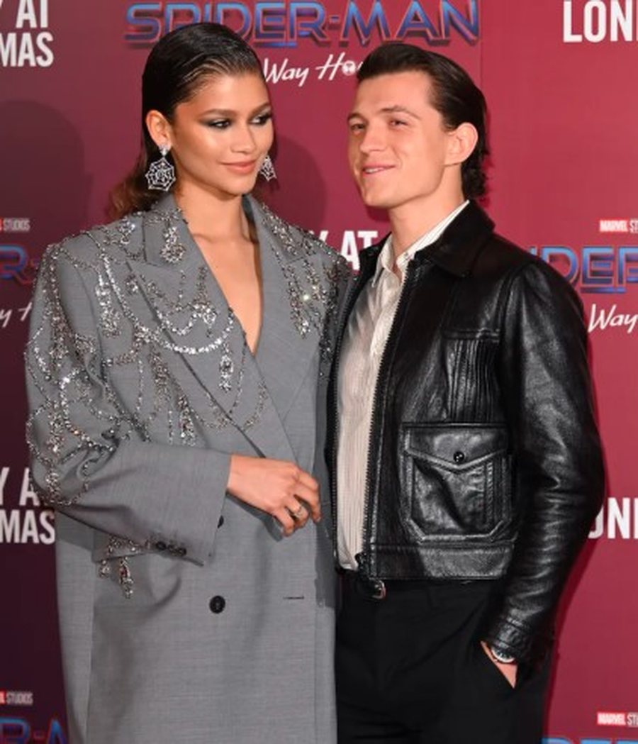 Zendaya na shkriu zemr&euml;n duke folur p&euml;r Tom Holland