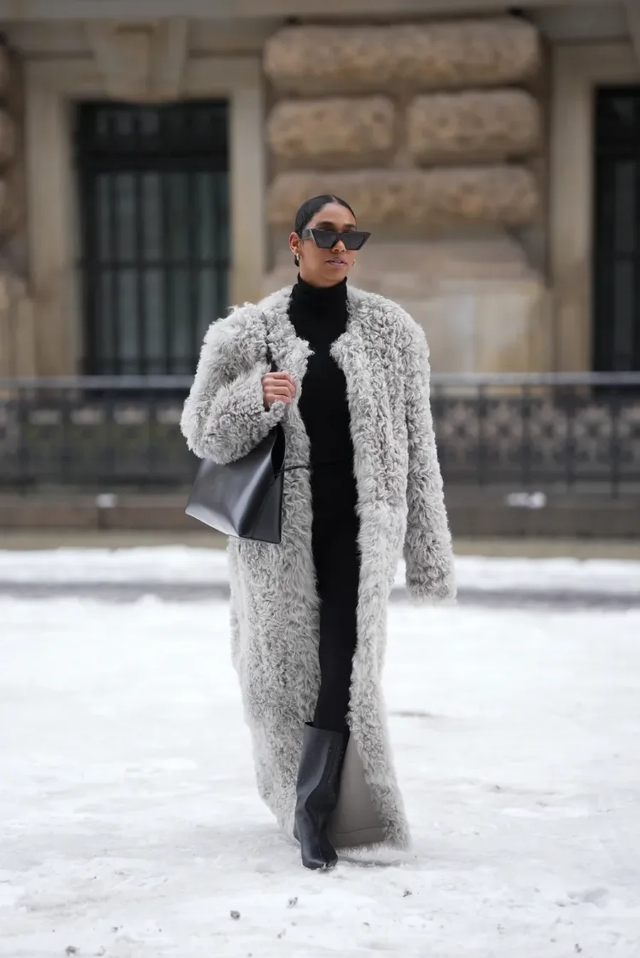 Ngjyra, dantellë dhe aksesorë plot zemra: Këto kombinime